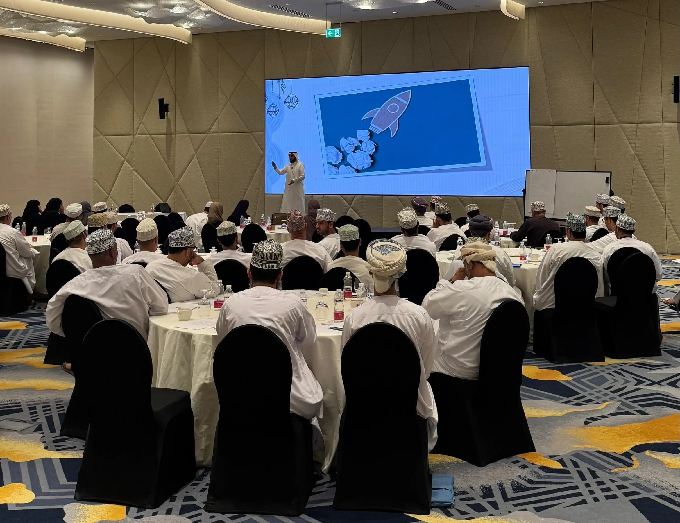 إدارة العلاقات في بيئة العمل